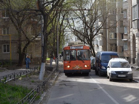 Для удобства троллейбусов в Обуховском переулке запретят парковку