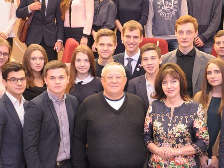 Члены саратовского молодежного парламента не смогли назвать число депутатов Госдумы