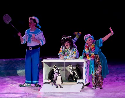 На манеже саратовского цирка выступили единственные в мире дрессированные пингвины