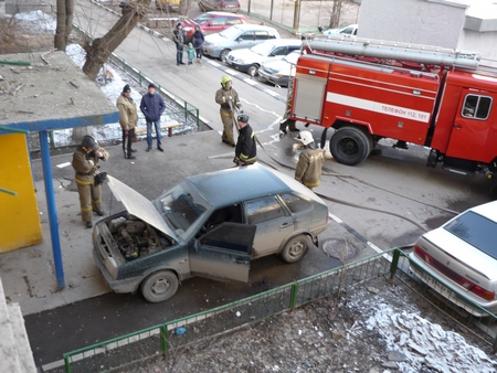 На энгельсской улице Веселой сгорел автомобиль