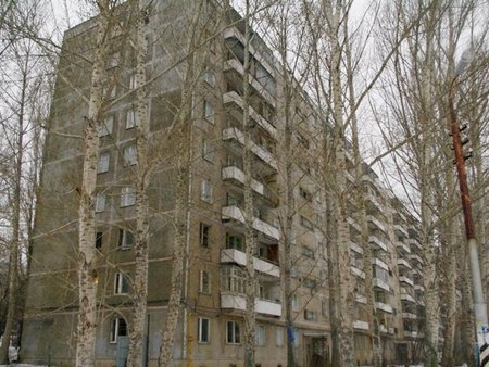 Ночью в расселенной многоэтажке на Перспективной загорелись сразу два этажа