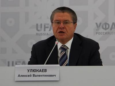 СК РФ предъявил Алексею Улюкаеву обвинение в получении взятки и вымогательстве 