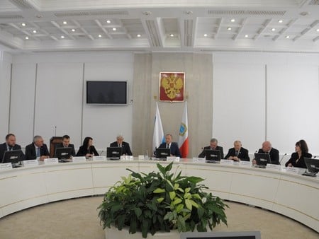 Губернатор заявил об угрозе бюджетной дыры в пять миллиардов рублей