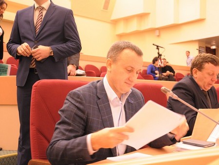 Антон Ищенко предложил найти вместо «СПГЭС» предприятие, которое не будет воровать у города