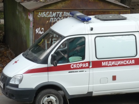 Саратовский пенсионер попал в больницу после падения в автомобиле «скорой»