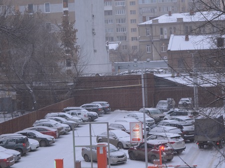 Из-за снегопада в Саратове ГИБДД попросила водителей не садиться за руль