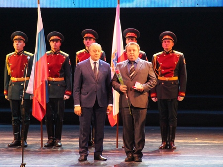 Губернатор наградил пилота «Саратовских авиалиний» за вклад в развитие региона