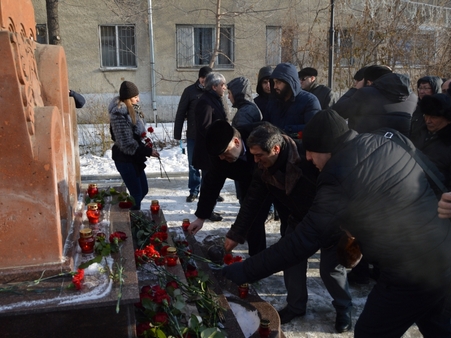 Саратовцы почтили память жертв землетрясения в Армении