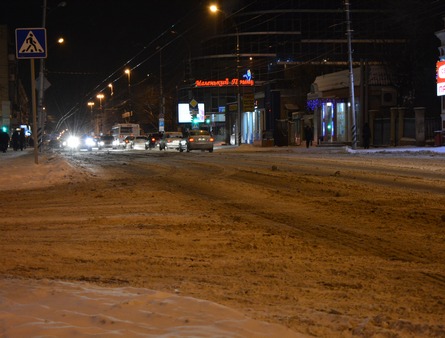 Невнимательные водители сбили двух пешеходов в центре Саратова