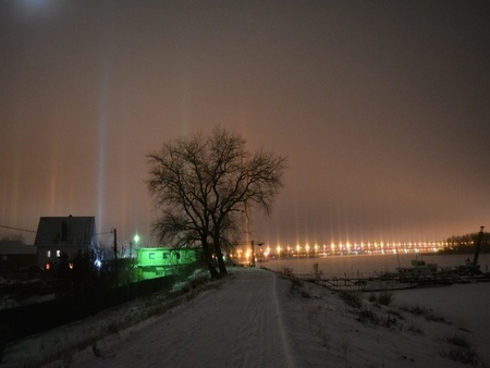 Из-за аномальных морозов саратовцы ежедневно наблюдают световые столбы. Фото