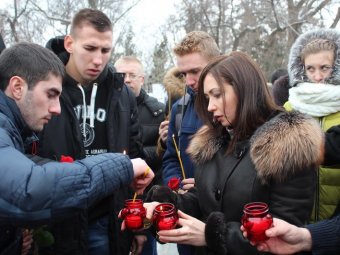 Саратовцы почтили память жертв крушения самолета Ту-154