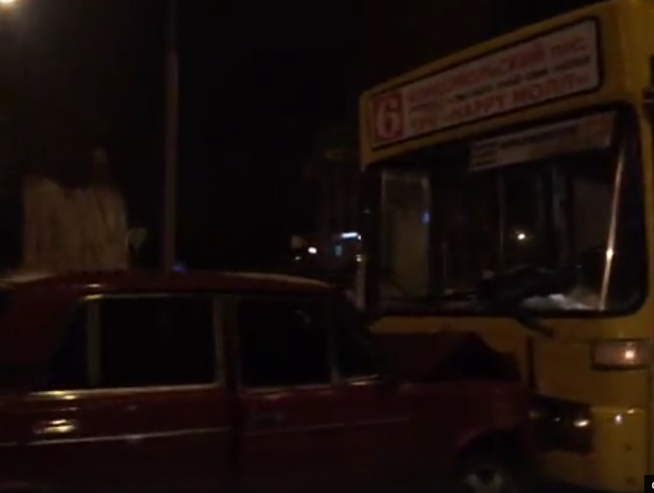 В Саратове сразу два пассажирских автобуса попали в ДТП