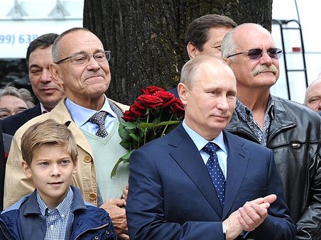 Кончаловский заявил о катастрофе в Европе из-за верховенства прав человека