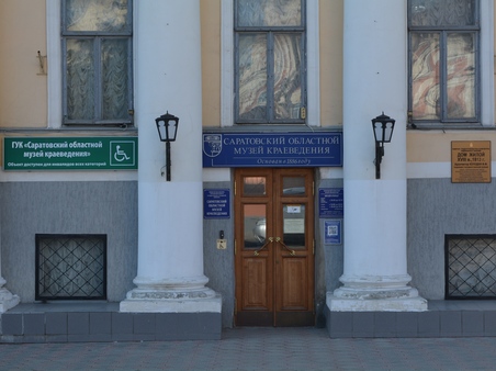 Водителям автобусов №11 запретили парковаться у краеведческого музея