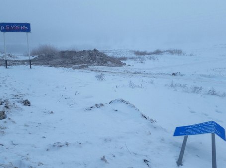Год экологии. В Алгае коммунальщики вываливают грязный снег в Большой Узень