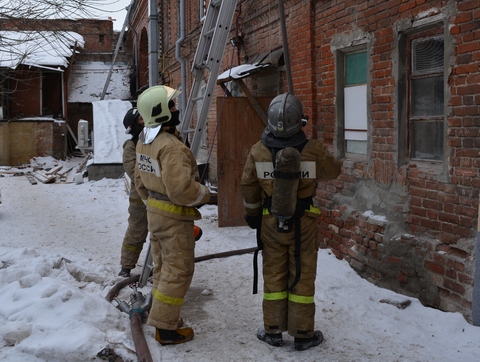 В Саратове из загоревшейся девятиэтажки эвакуировали 35 человек