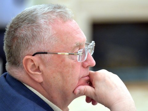 Жириновский призвал конфисковать машины у мешающих «скорым» автохамов