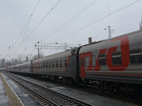 Поезд Саратов-Ростов задержался на час из-за схода вагонов