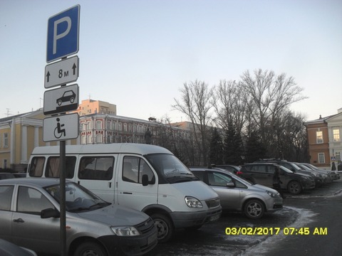 «ГАЗель» администрации заняла парковочное место для инвалидов у областной думы