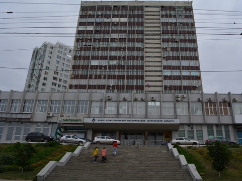В центре Саратова эвакуируют 14-этажное офисное здание