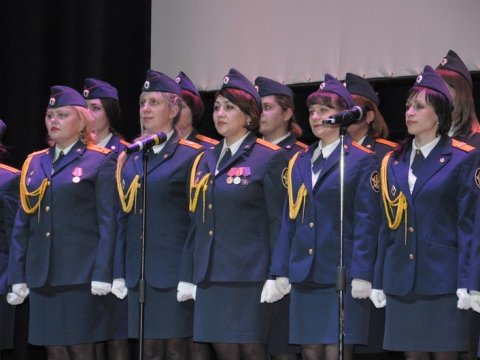 Саратовских военных поздравили поющие сотрудники УФСИН. Фоторепортаж