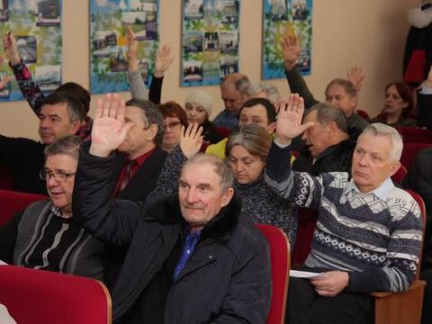 Дольщики ЖСК «Оптимист-2000» на слушаниях выступили против межевания земельных участков
