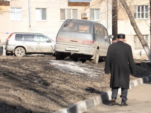 ОПа: «Володинский» двор в Саратове уродуют несознательные автомобилисты
