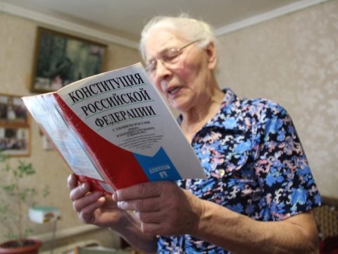 Задержание пугачевской пенсионерки полицейскими проверит СК