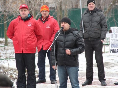 КПРФ: Саратовцам запретили выкидывать мусор после выхода из АТСЖ Ленинского района