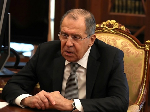 Глава МИД РФ считает, что рано отказываться от ядерного оружия