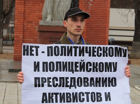 В центре Саратова прошли одиночные пикеты в защиту задержанных после «Прогулок оппозиции»