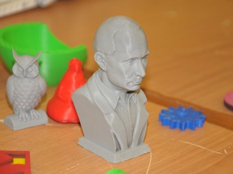 На выставке инноваций в саратовском правительстве представили бюсты Путина