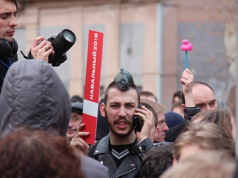 В Саратове за участие в антикоррупционной прогулке задержали студентов