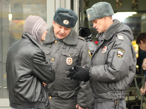 В саратовском аэропорту и на вокзале приняты усиленные меры безопасности