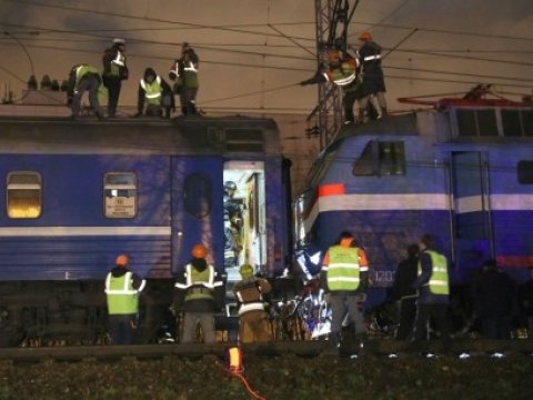 В Москве поезд столкнулся с электричкой. Госпитализированы 16 человек