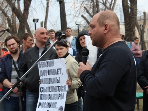 Митингующие саратовские таксисты освистали депутата гордумы от «Единой России»