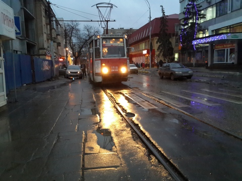 В Мирном переулке встали трамваи трех маршрутов