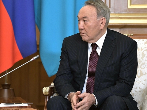 Президент Казахстана решил отказаться от кириллицы