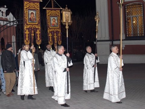 В Саратовской области на пасхальные богослужения пришли около 16 тысяч человек