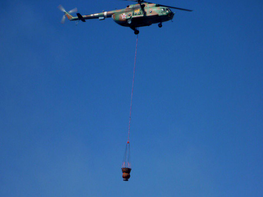 Служба спасения тушила пожар с вертолета Росгвардии 