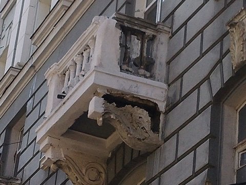 Урбанистика. На проспекте Кирова «отремонтировали» очередной балкон