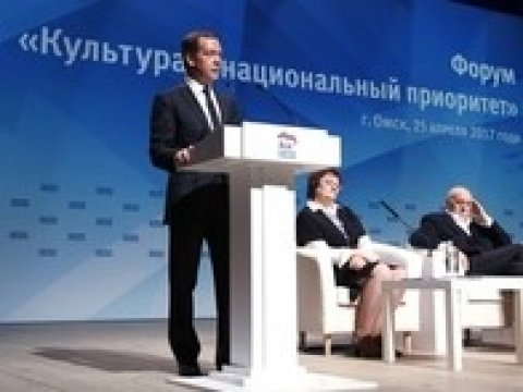 В Кремле изучат информацию о падении рейтинга Медведева