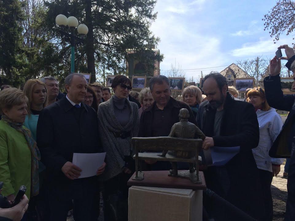Володину показали макет «интерактивного» памятника в Вольске