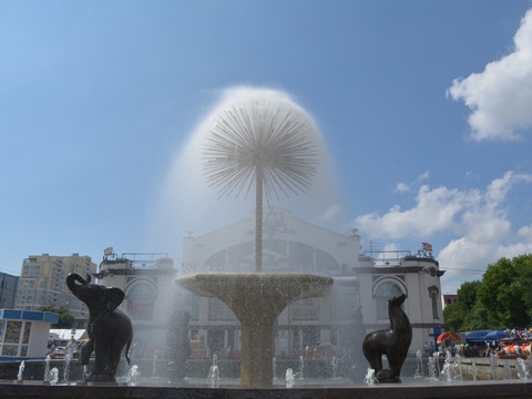 Сезон фонтанов в Саратове решили открыть торжественно