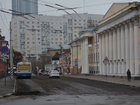 В Саратове запретили парковаться еще на одном участке Лермонтова