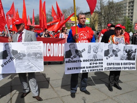 Оппозиционеры прошли по центру Саратова с требованием отставки правительства