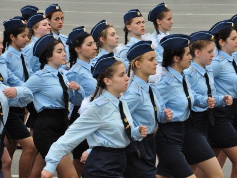 Саратовские полицейские и школьники отрепетировали марш в честь Дня Победы