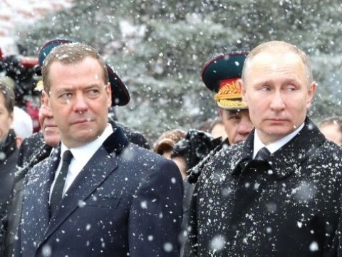 Экономист назвал десять невыполненных Путиным и Медведевым обещаний