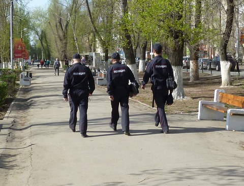 Полиция ищет мужчину, избившего пенсионерку в центре Саратова