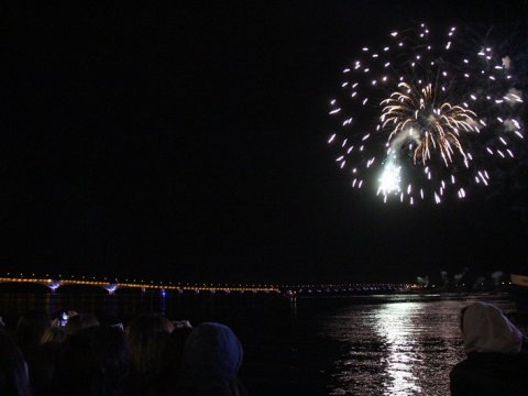 Саратовцам презентовали новую подсветку моста Саратов-Энгельс